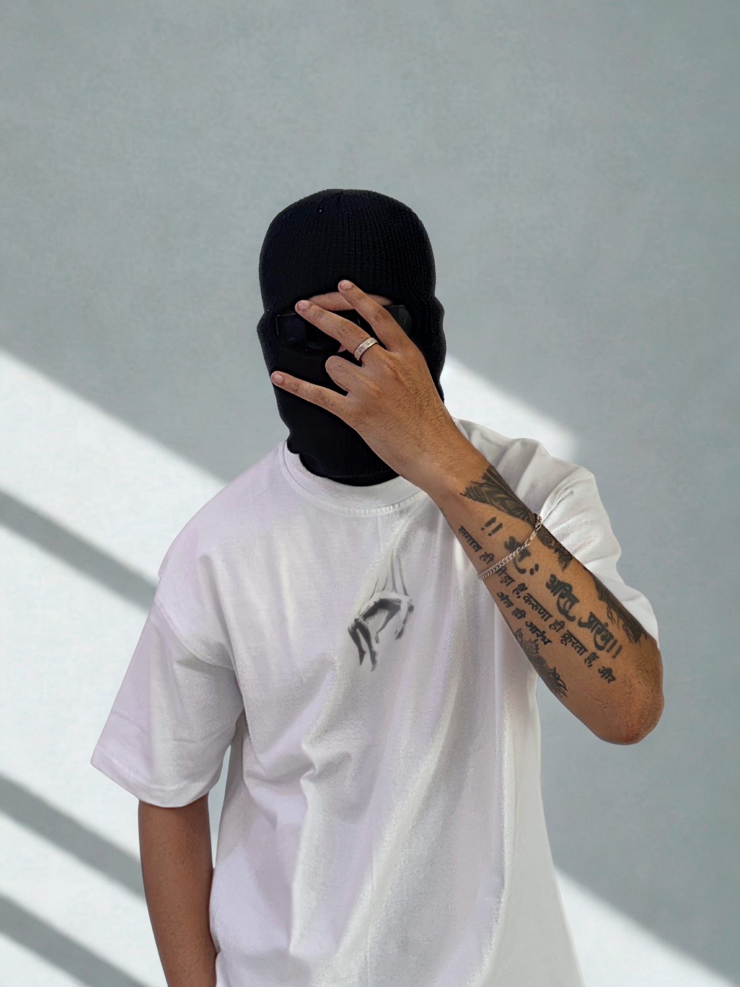 “Face of Silence” Oversized Tee – SAVVIX
